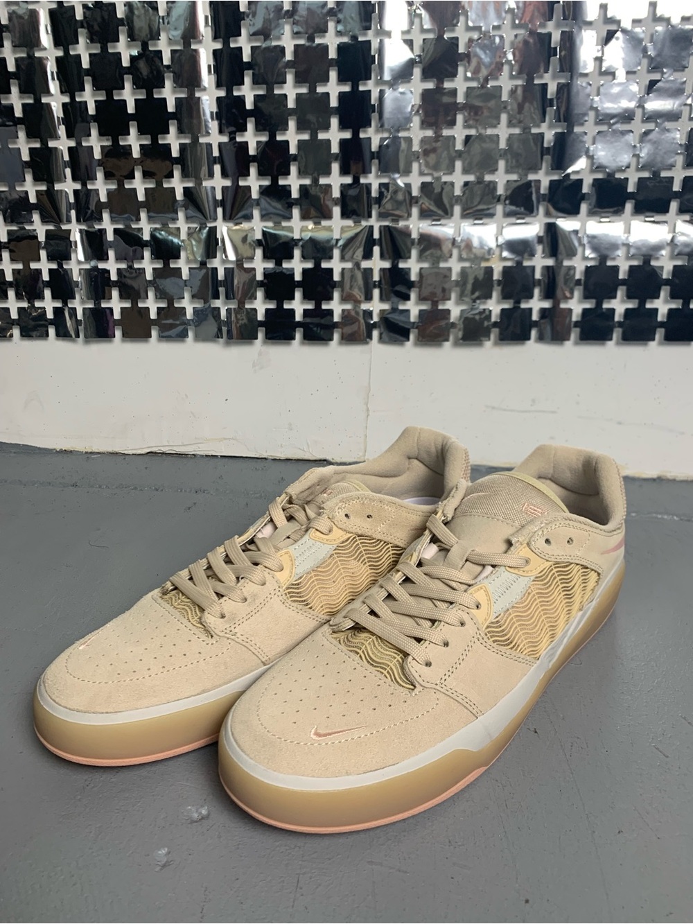 Nike Low-Top Sneakers in Beige with Pink Accents